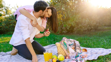 couple heureux misez sur complicité