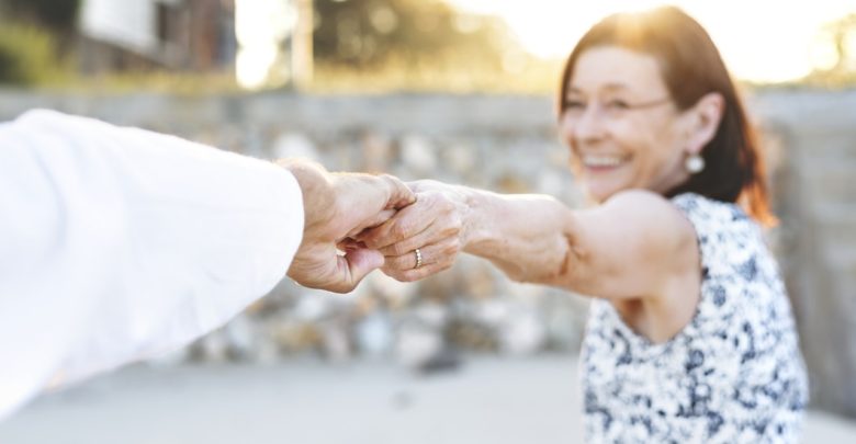 ménopause les femmes post-ménopausées bien entourées vivraient plus longtemps