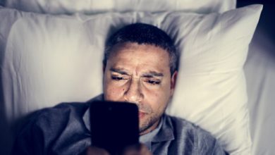 Allumer son smartphone en pleine nuit pour vérifier l'heure nuit-il au sommeilAllumer son smartphone en pleine nuit pour vérifier l'heure nuit-il au sommeil