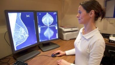 Photo of Cancer du sein : combinée à un traitement ciblé, l’hormonothérapie augmenterait les chances de survie des patientes