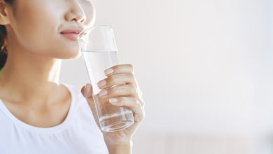 Photo de Déshydratation : à quel rythme faut-il boire de l’eau et en quelle quantité ?