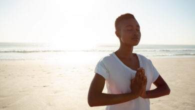 Photo de [Yoga] Salutation au soleil : une succession de postures aux multiples bienfaits