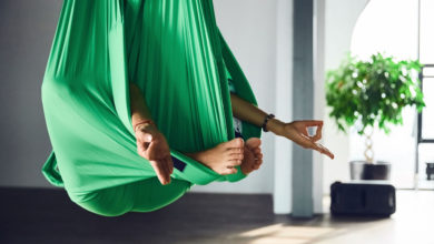 Photo de L’aerial yoga : comment s’initier ?