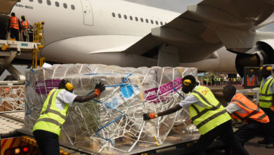 UNICEF/Maria Nabatanzi L'UNICEF livre du matériel médical essentiel à l'Ouganda début février.